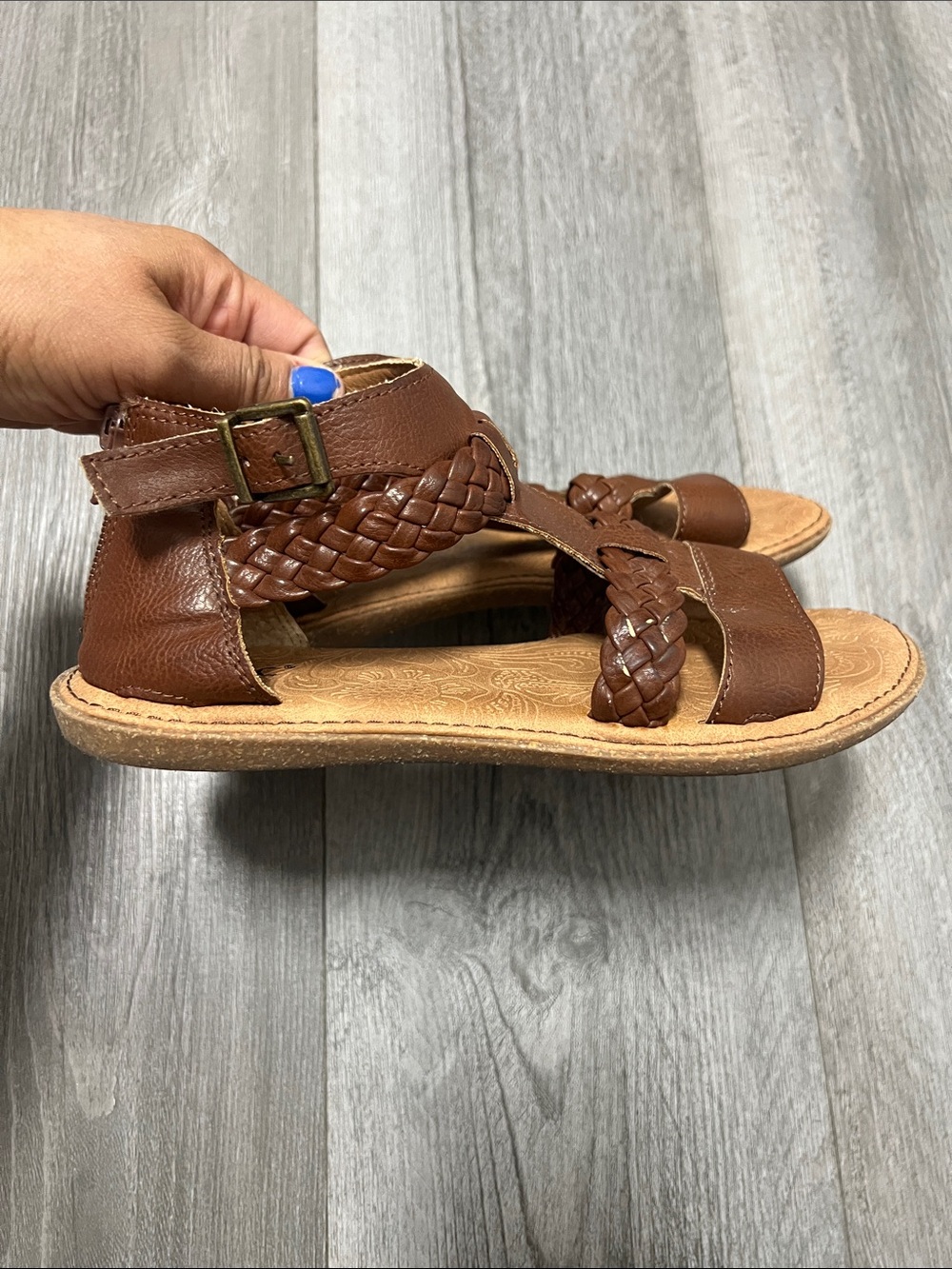 BORN b.o.c Women's Melinda Gladiator Sandal/ brown / size 6